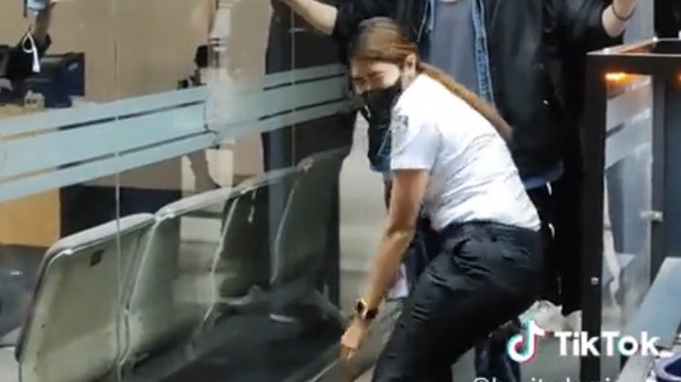 havenlypjs's tweet image. this only proves that naia airport employs a lot of disgusting and unprofessional staffs that every artist fears. nakakagalit at nakakahiya. tangina mo tignan natin kung saan ka pupulutin ngayon. engenes will never let this slide. @MIAAGovPH have some decency and do something!!!