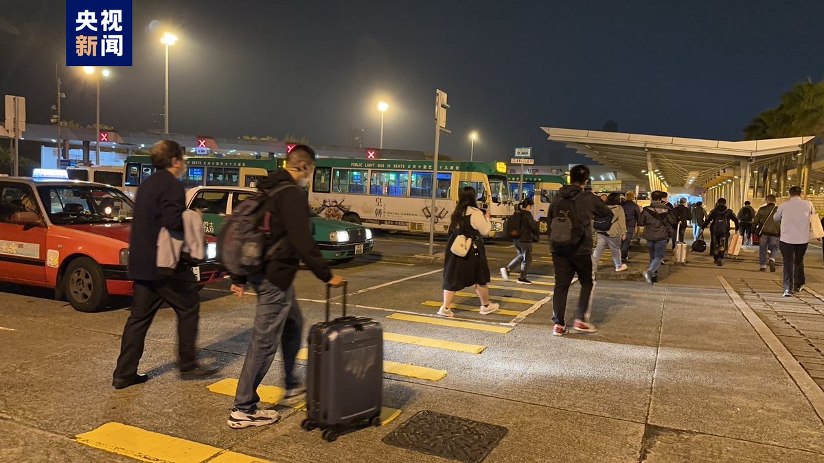 PDChina's tweet photo. The cross-border travel between the mainland and Hong Kong has been fully resumed on Monday, as the quota limits on personnel exchanges were dropped and outbound group tours resumed. https://t.co/T4uGv4q3rS