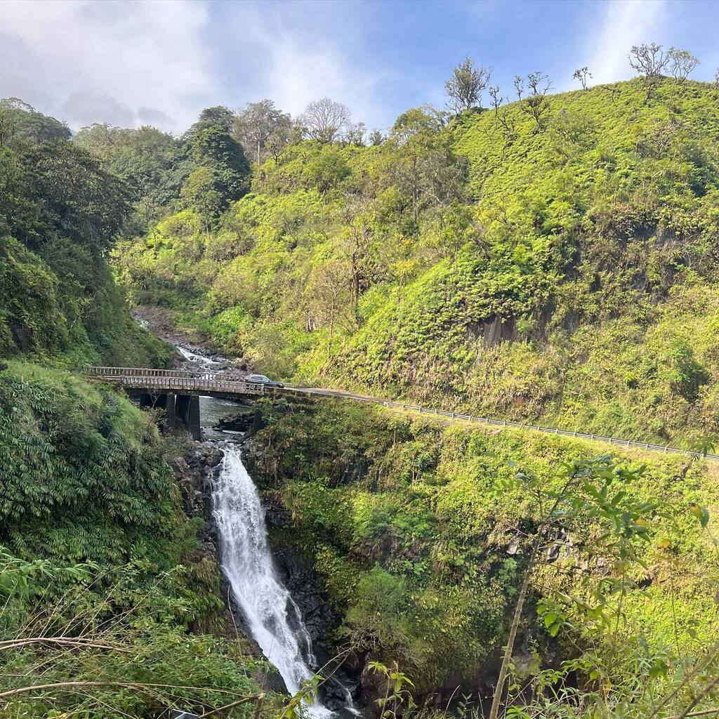A handful of waterfalls and the black sand of Waianapanapa State Park. #chasingwaterfalls