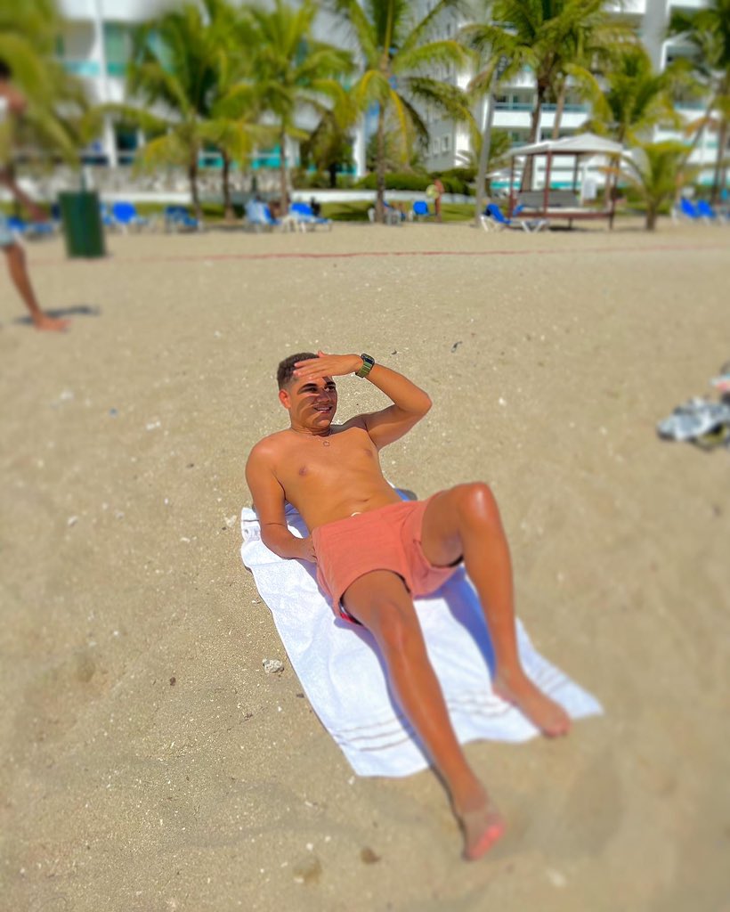 DerlinBaez3's tweet photo. raising the temperature🤒🤤🔥.
•
•
•
#beachvibes #hemingway #saltywater #sun #sand #short #cap #saltysand #wet&amp;wikd #bluesky💙 https://t.co/T1kCCjDZrR