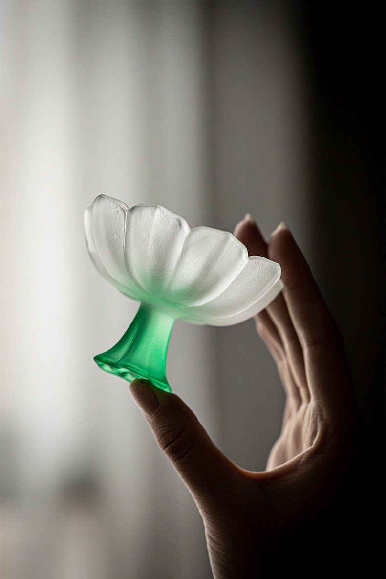 morimatea's tweet photo. A hight-slung cup in the shape of a lotus is an example of this genre's seamless combination of beauty and functionality.
.
.
.
#colouredglaze #teacup #cuppatea #glassware #glazed #glasscup #lotuscup #beautiful #elegantdesign #exquisite #wonderful #interestinglife #morimatea https://t.co/e1LNXK8pza