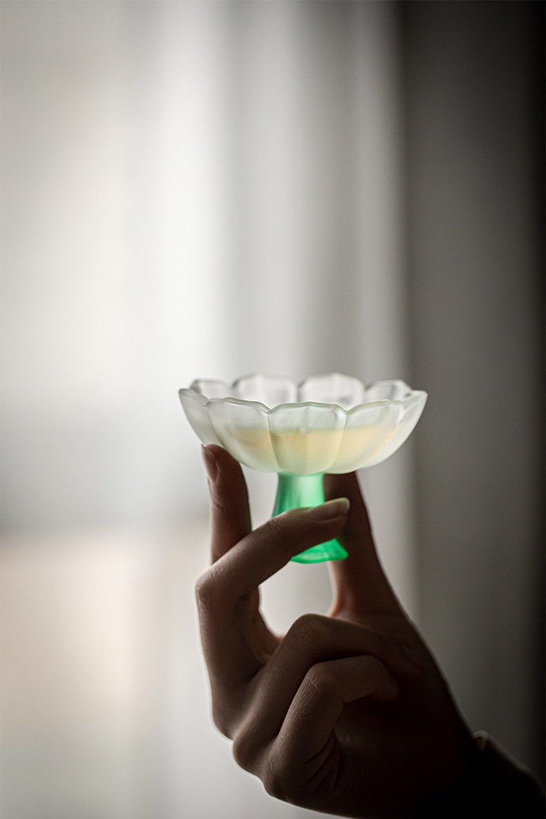 morimatea's tweet photo. A hight-slung cup in the shape of a lotus is an example of this genre's seamless combination of beauty and functionality.
.
.
.
#colouredglaze #teacup #cuppatea #glassware #glazed #glasscup #lotuscup #beautiful #elegantdesign #exquisite #wonderful #interestinglife #morimatea https://t.co/e1LNXK8pza