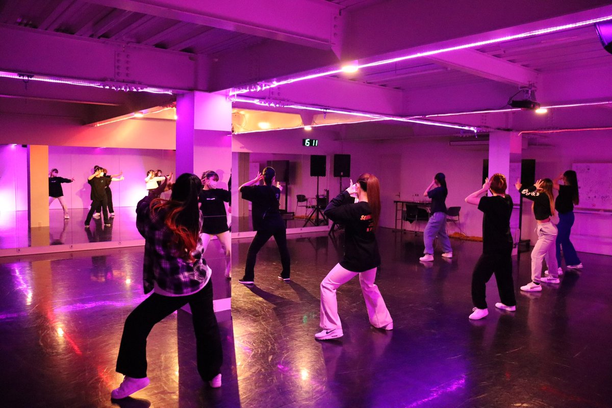 NVA_dancer's tweet photo. ❄️1月29日（日）オープンキャンパス❄️

naoki講師によるHIPHOP超入門❗️

そしてstudioMARUからKyo-ka講師が来校😳
K-POPを踊る上で必要な見せ方など細かく丁寧に指導して頂きました🌟

次回は2月12日（日）です！
ご予約はこちらから💁🏻‍♀️ https://t.co/KyucXhFLZl

#NVA #dancer #HIPHOP #KPOP #体験入学 https://t.co/KO7hOtAirD