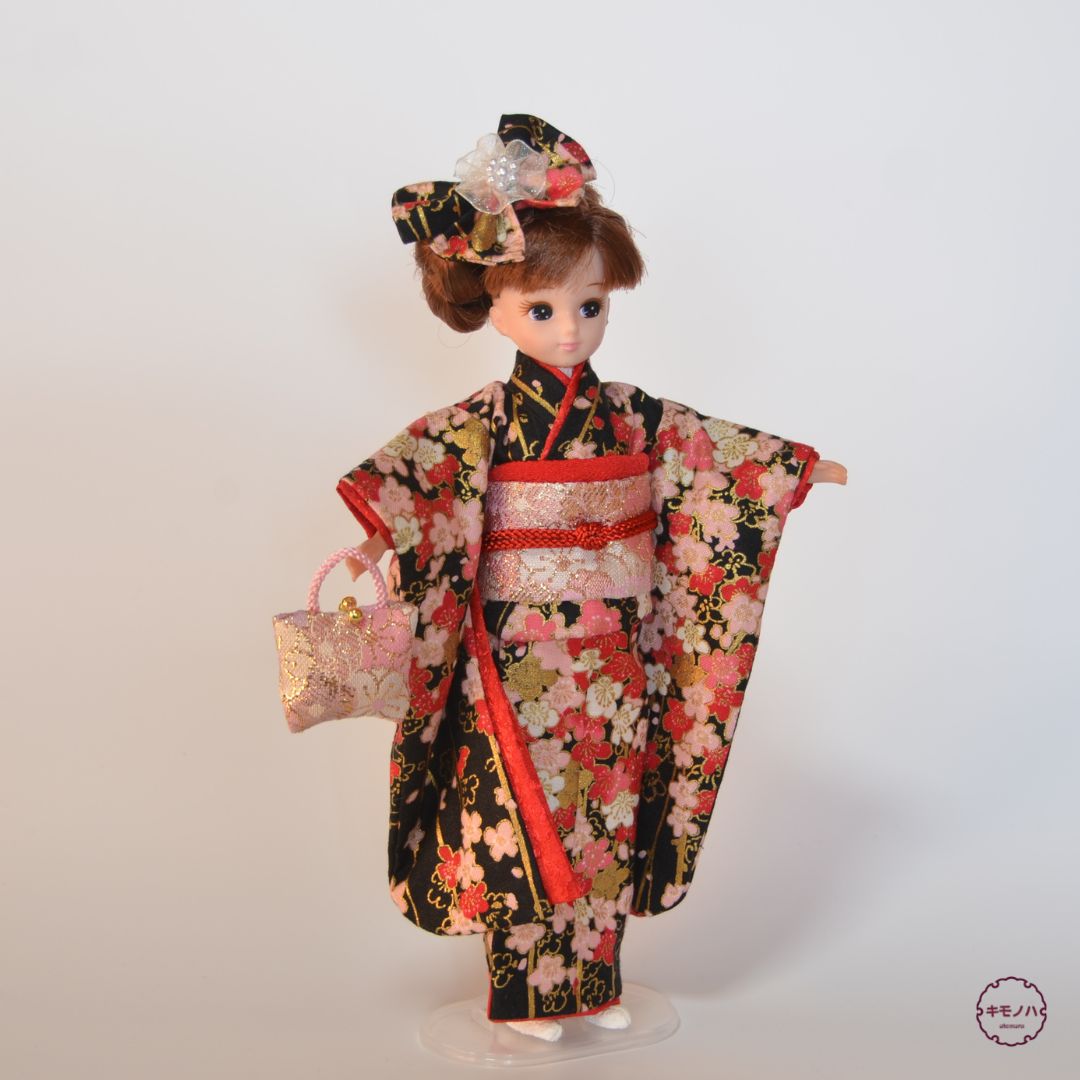 ki_ato's tweet photo. ドール着物 しだれ桜
黒地に桜が鮮やかです
帯もラメの桜柄です。
#リカちゃん着物 #ブライス着物 #桜 #きせかえ #ドール着物 #ハンドメイド https://t.co/036Pax3g9S