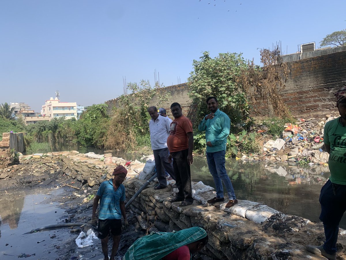 Visited spot where retaking wall&new road being constructed near drain no7 adjoining rath road ⁦@CMO_Odisha⁩ ⁦@Naveen_Odisha⁩