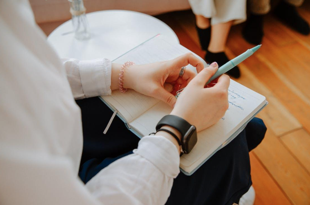 Choosing a partial hospitalization program for treating your mental health condition can allow you to stay in the comfort of your home. 

apex.rehab/apex-rehab-blo…