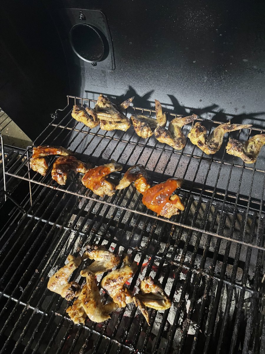 DenverGreg_'s tweet image. Lemon Pepper and Sriracha BBQ Sauce 😮‍💨🔥