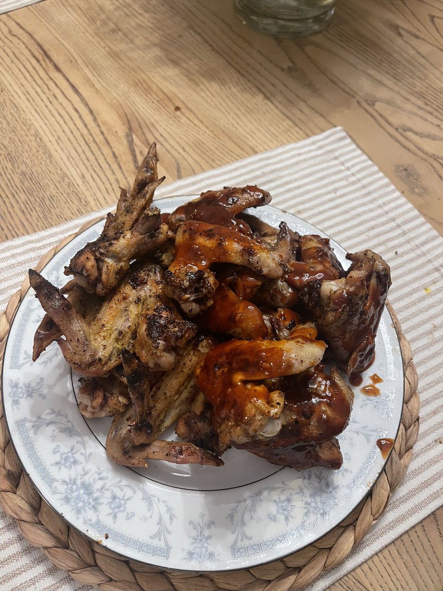 DenverGreg_'s tweet image. Lemon Pepper and Sriracha BBQ Sauce 😮‍💨🔥