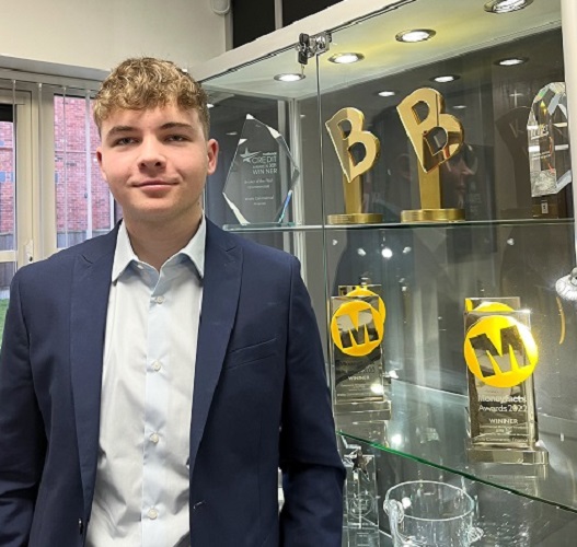 WattsCommercial's tweet photo. Here we grow again! But this time, it’s an Apprentice!
Welcome to the team, Matthew!
It's a very exciting time here at Watts Commercial Finance as we welcome Matthew to our apprenticeship scheme.
#Apprentice #NewSigning #CommercialFinance #Growth #Wattstheanswer https://t.co/WNDaMTQHSO
