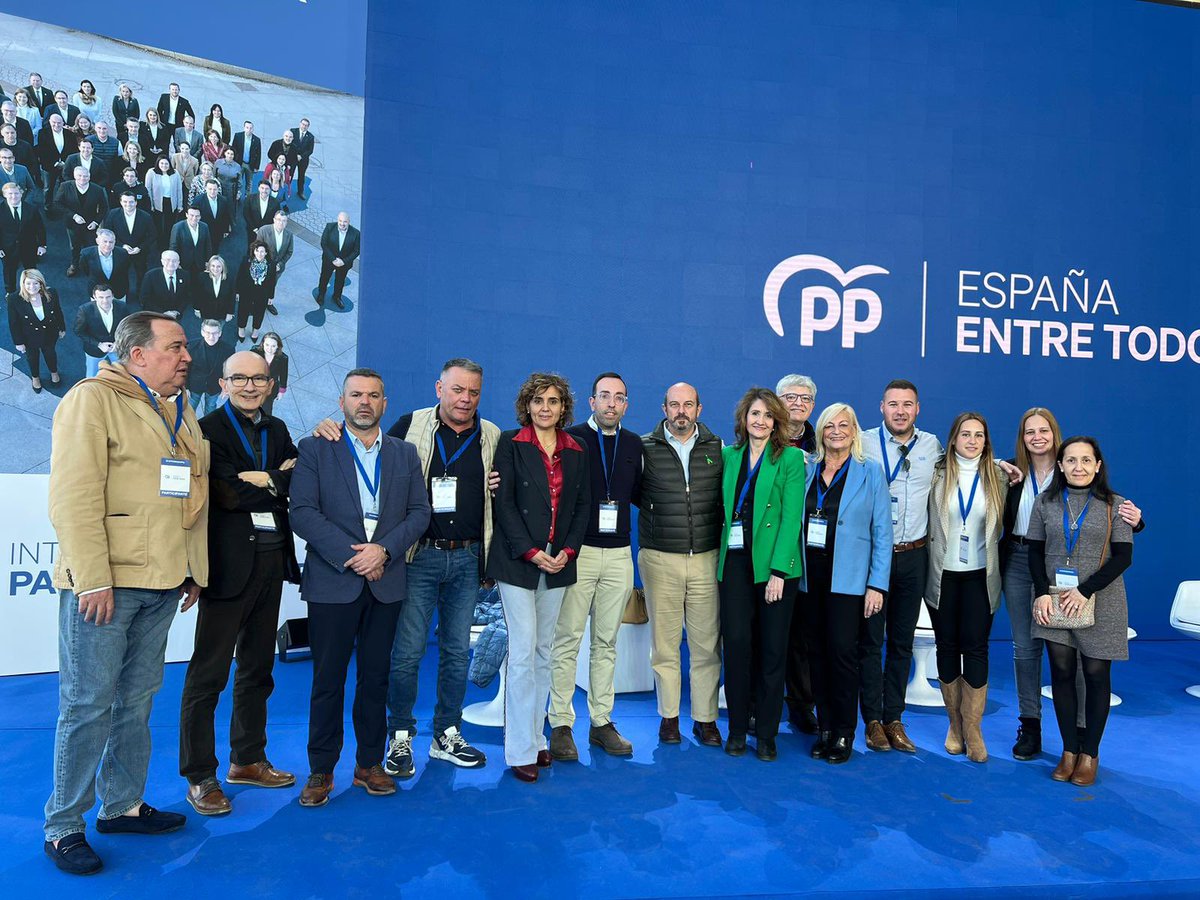 PP_LLEIDA's tweet photo. Delegación del Partido Popular de Lleida en la 26 Intermunicipal de este fin de semana 📍 en Valencia.
Preparad@s, con ilusión, para las próximas elecciones, con un proyecto municipalista para nuestra provincia y para servir a los vecinos.
#pplleida #lleidaimplicada https://t.co/nya0P42e4D