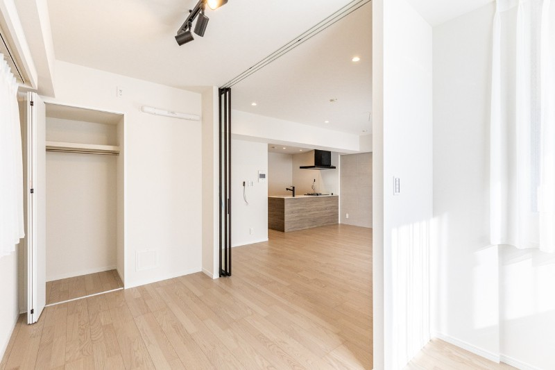 JpnRealtySTARTS's tweet photo. Coner 3BR 9min to #Meguro station #JRYamanoteLine.
Price: JPY118.8M ≒ USD900K ≒ EUR835K
Structure: RCS
Built: Aug 2004
Size: 78.63sqm / 846.36sf
#renovation #property #realestate #petfriendly #dishwasher #TokyuLine #MeguroWard #Tokyo #Japan #sale
https://t.co/9Kr12Cjg1U https://t.co/yj0kdEBVFZ