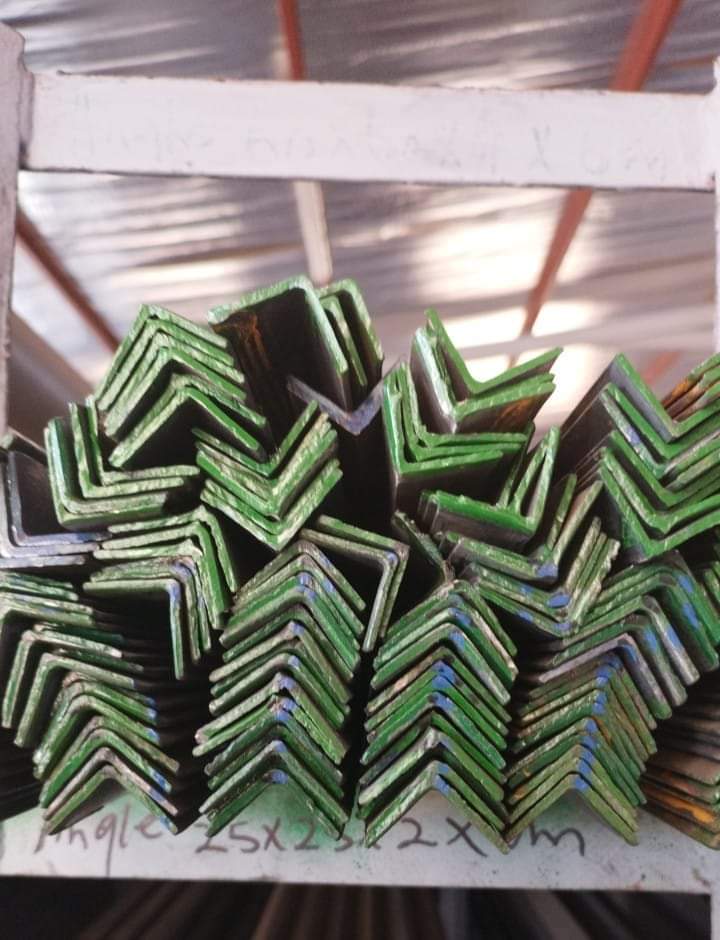 steynsteelLebow's tweet photo. Angle Equal 25x25x2 available @steynsteelLebow ,⛓️🔩⚙️🔧 in 6m length, also available in a large variety of sizes🥳🥳!!

DM us, WhatsApp text or send a please call me on 0817672652 for quotes and enquiries! 

#XRepo Zakes Bantwini Siyacela Nomcebo Zikode Last Last https://t.co/RGwmfQpDu3