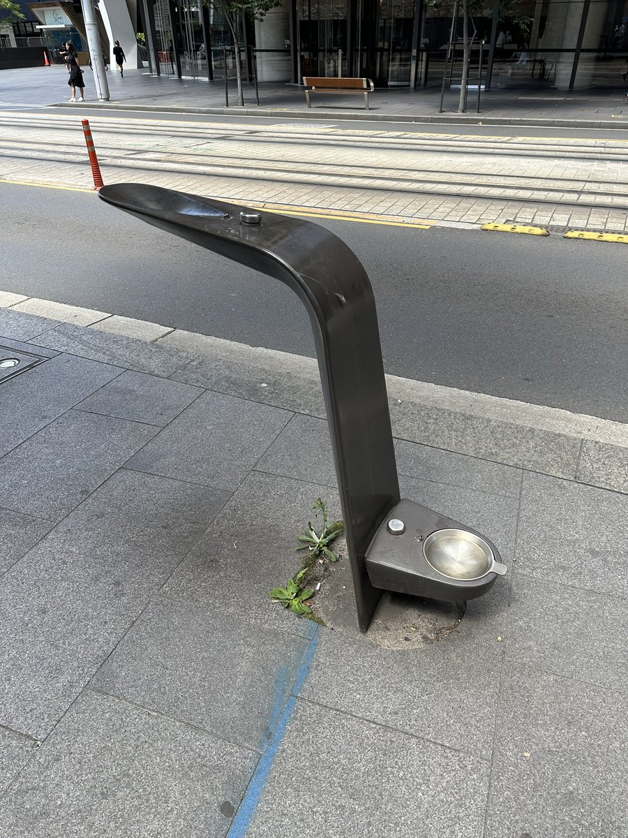 VincentMitsos's tweet photo. Hallo Rudel, schaut mal, was mein Herrchen in Sydney gefunden hat…
Das ist mal Hundefreundlich. https://t.co/g6LzOuKIMr
