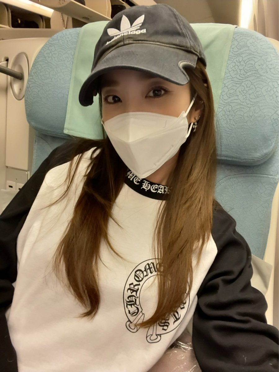 krungy21's tweet photo. 베가스 출국 하던날 vs 한국 귀국 하는날 ✈️ 기나긴 출장 끄읕~!!! #떼춤 사랑합니다😍 행복합니다😍👍🏻 https://t.co/QflSYwHnSy