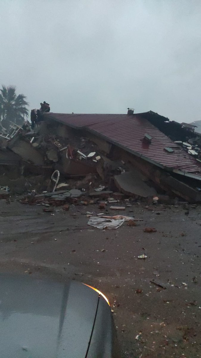 Maraş Bahçelievlerde Buket apartmanı a blok  3 kişiler annemiz babamız anneannemiz oradalar haber alamıyoruz enkaz altında lütfen acil yardım!!! <a href="/haluklevent/">Haluk Levent ( Ahbap Ekibi )</a> <a href="/DepremDairesi/">AFAD Deprem</a> <a href="/AFADBaskanlik/">AFAD</a> <a href="/buyuksehirkm/">Kahramanmaraş Büyükşehir</a> <a href="/MarasEmniyeti/">Kahramanmaraş Emniyet Müdürlüğü</a> <a href="/AFADKMaras/">AFAD Kahramanmaraş</a> 
#Kahramanmaras #DEPREMOLDU #YARDIMEDİN #AFAD