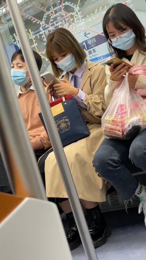 KINGKCD666's tweet photo. kingkcd
今日更新：
1593.下班回家的漂亮短发美眉，外面穿的挺成熟内内倒是挺可爱的
推特上永远保持绿色健康。精彩内容请看我主页
upskirt Please see my homepage
#街拍 #抄底 #街拍抄底 #裙底 #upskirt #美腿 #美足 #足控 #恋足 #恋腿 #熟女 #素腿 #偷拍 #盜撮  #絲襪 #腳趾 https://t.co/lwBJ9VafdZ