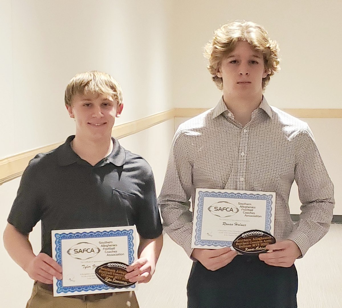 SASD_Athletics's tweet photo. SAFCA Banquet - Somerset Offensive MVP - Tyler Zimmerman and Somerset Defensive MVP Rowan Holmes https://t.co/u72Jgu5mnx