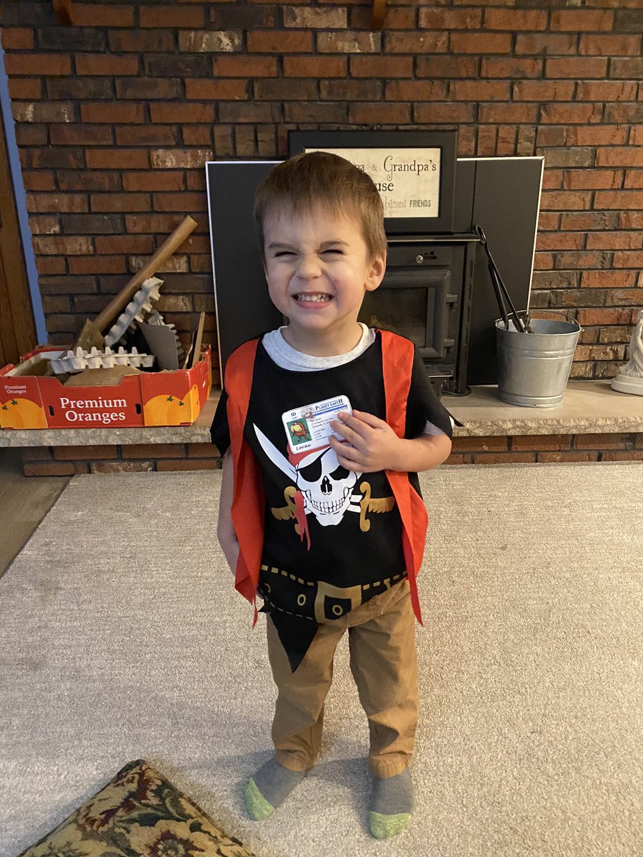 DavidPitcher27's tweet photo. This is a citizen of the USA. The US is a MDC in the fourth stage of the DTM. This means it has a low CBR and a low CDR. #apespop @franklinlorax https://t.co/os3OP1Lr21