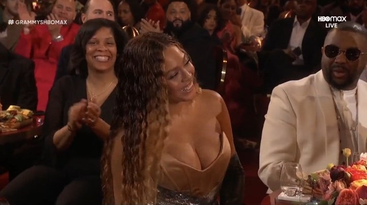 Beycnnce's tweet photo. BEYONCEEEEEE https://t.co/pH5GjNtbmO