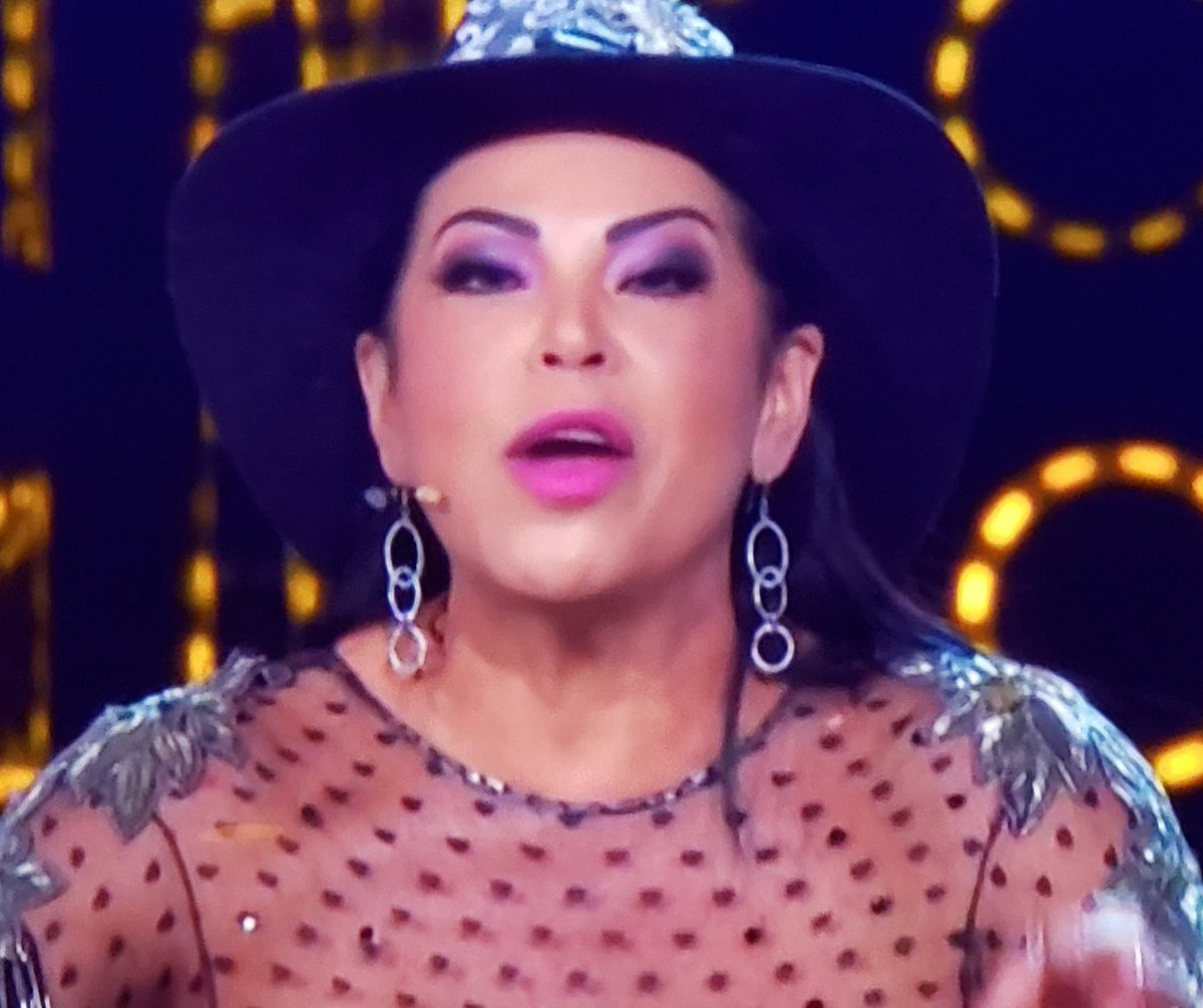 elpotoylaputi's tweet photo. Esta mujer fue la voz de todos nosotros, la única que expresó lo que todos aquí hemos manifestado; te quisieron callar, pero gracias por no agachar la cabeza y ser la única ahí con 🥚🥚🥚🥚🥚

FRAUDE TELEMUNDO  #LCDLF3 https://t.co/4IWz0JxxDp