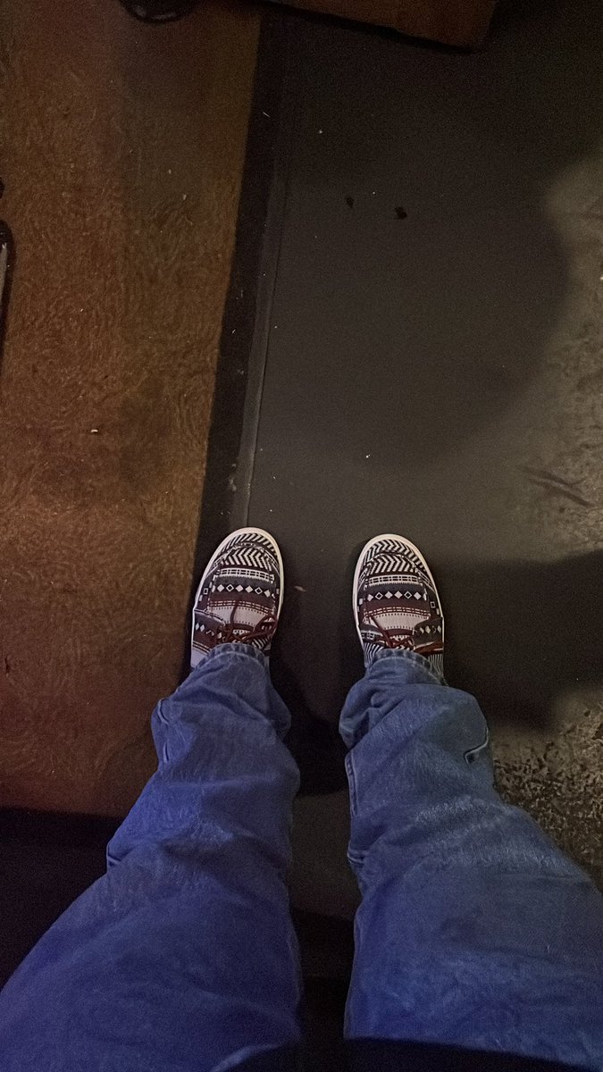 ElCharroMurillo's tweet photo. Finally got a pair of these shoes 😎 https://t.co/MtTYYYgzBf