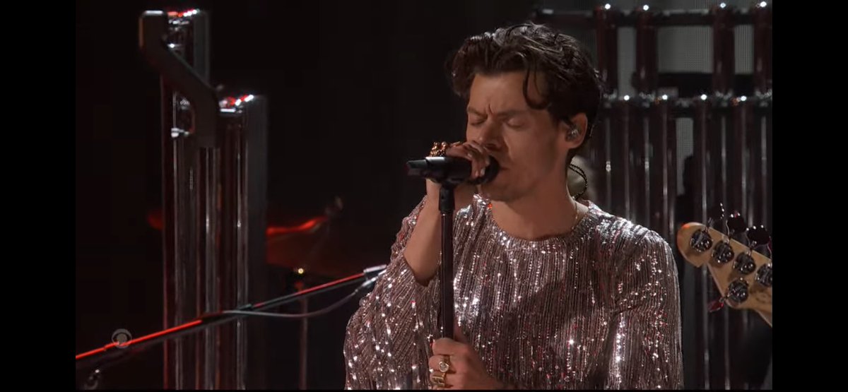 jennobviously's tweet photo. #GRAMMYs #HarryStyles #paulithepsm https://t.co/3nvZyugBnv