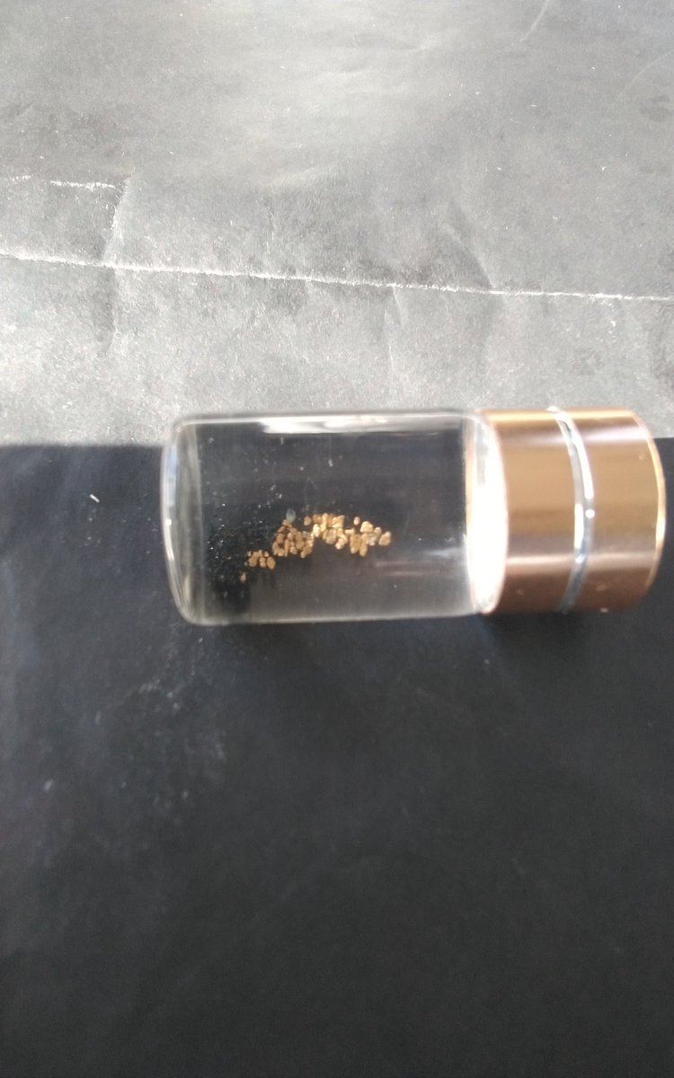 昨日師匠、Ｙさん、Ｕさん、自分の４人で粉金川に行って参りました。中々厳しい川になって来ている感じで 、今回は少量の成果となりました。次回は上流でリベンジします。