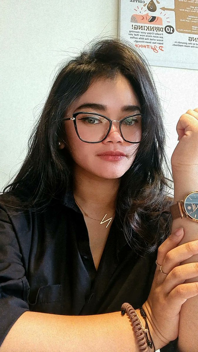 our eyes met tweet media