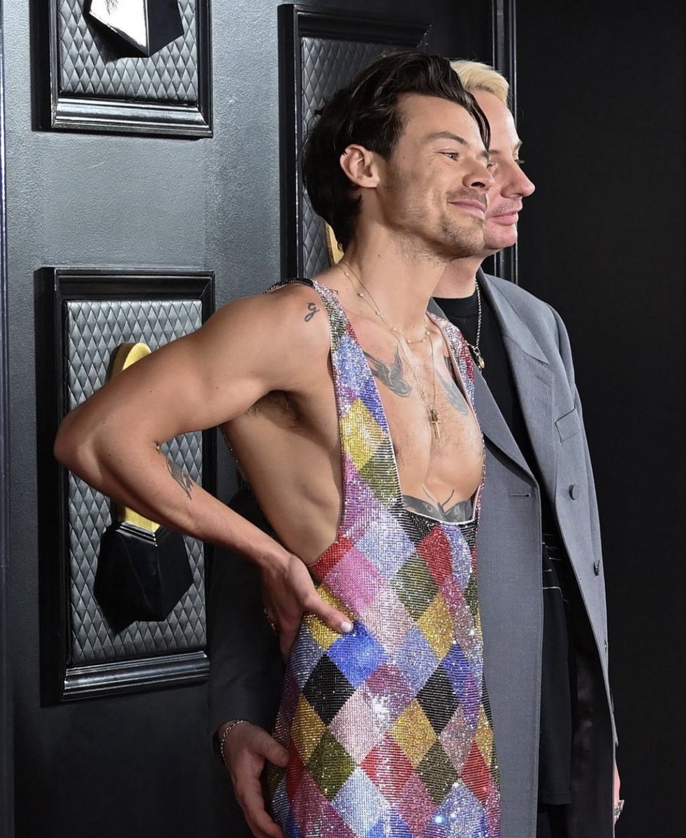 QUE TOCAS SOLTALO QUE TE CORTÓ LA MANO