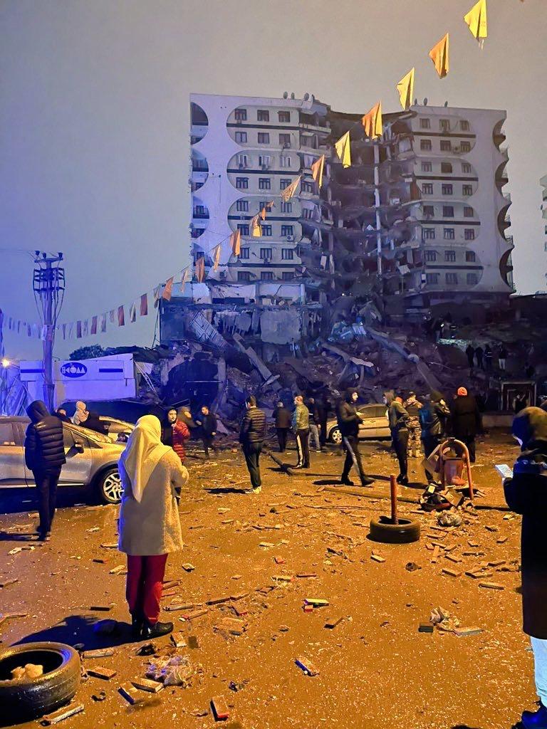 <a href="/semsibayraktar/">Şemsi Bayraktar</a> Hepimize Çok Geçmiş Olsun.