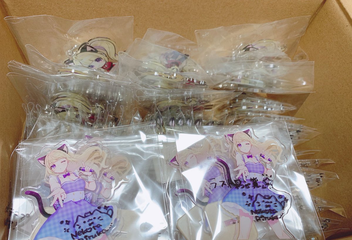 エッッッッ!?
リアイベのグッズ可愛すぎワロタ。
でかくて可愛い!!!
誰にもあげたくないな・・・・( Ꙭ)!
5個に1個サインあるので5個買い占めたら多分サイン付きゲットできるよ‼️♡✌️