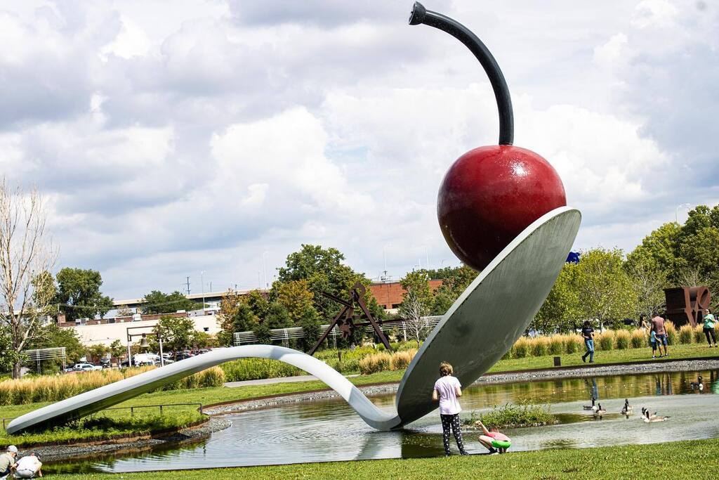 KennyFresh1025's tweet photo. Minnesota was an experience as well! There were a lot of amazing sculptures and this one of course, was the one that captured my attention.#refresherpoint #refresherpointfotos #minnesota #minneapolis #blackphotographers #travelphotography https://t.co/9bzuthDu4H https://t.co/oPKttdBffn
