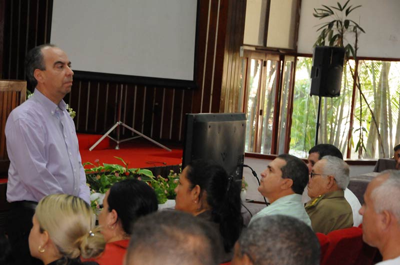 Nominados los 12 candidatos a diputados por los delegados a la Asamblea Municipal del Poder Popular en Holguín.

Agradecidos por la confianza depositada y orgullosos de representar a nuestro pueblo.

#MejorEsPosible

ahora.cu/es/holguin/178…