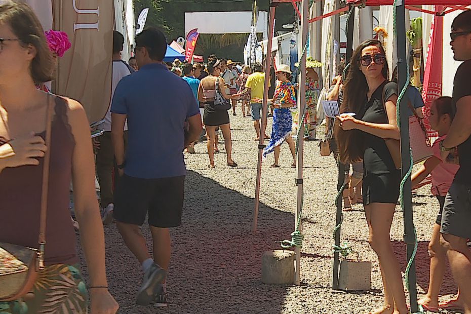Vendredi c'était l'évènementà l'ouverture du 30ème salon du tourisme : pour la 1ère fois, 2 compagnies aériennes locales proposaient des prix cassés aux résidents. A l'issue de 3 jours de vente, les dirigeants de la toute nouvelle… dlvr.it/Shzryt Tahiti Polynesie