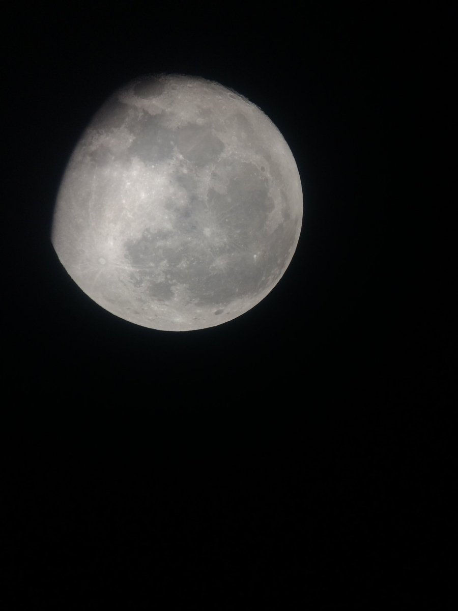 hasanali83's tweet photo. @NASA This taken from iPhone by HasanAli and this is moon 😂 https://t.co/3fLInBkA2Y