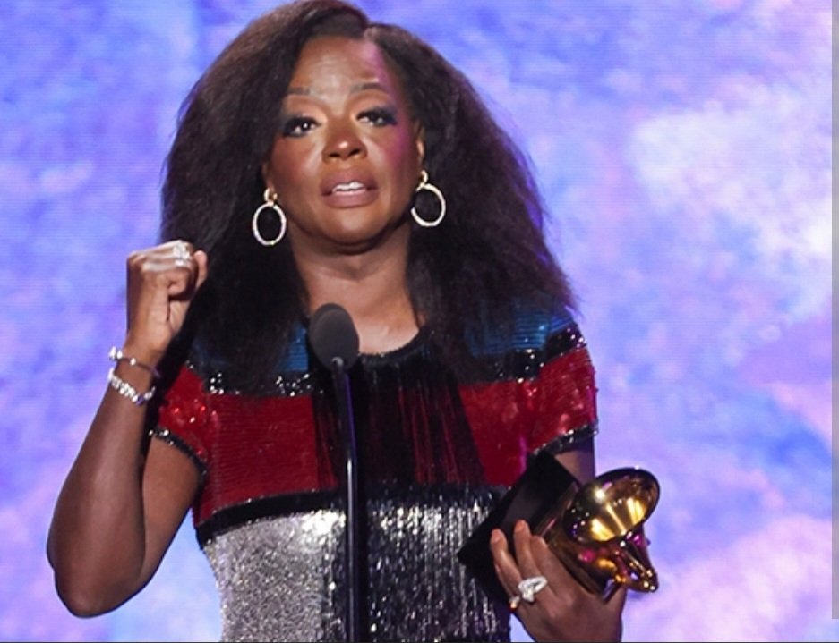 RoyalTeeMagazine tweet media