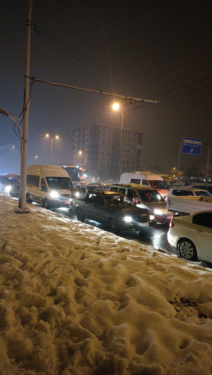 Malatya'da deprem oldu depremden çok milletin akılsızligi can alacak 
Allah herkesin yardımcısi olsun