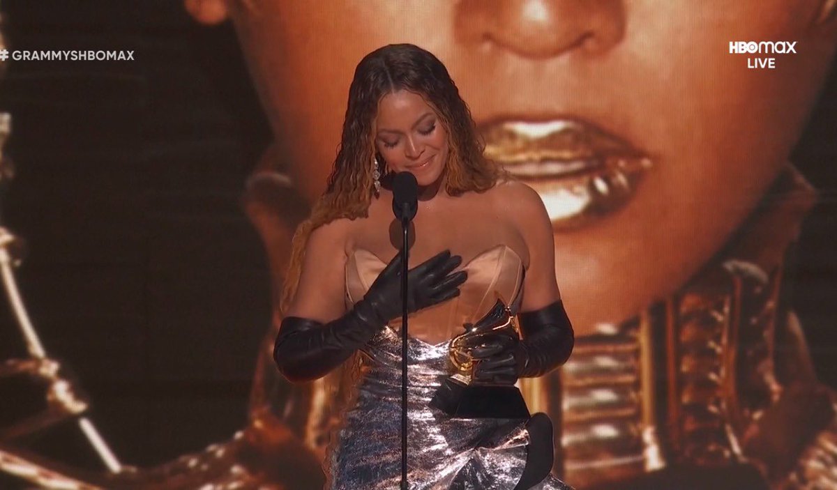 tracklist's tweet photo. BEYONCÉ, A PESSOA MAIS PREMIADA DA HISTÓRIA DO #GRAMMYs https://t.co/6T79sPbJyp