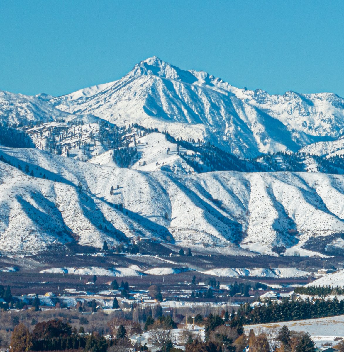 seechelancounty's tweet photo. Here's Mount Cashmere towering over the town of Cashmere, Washington! Learn more about the area at https://t.co/0h6l8dgsr9
.
.
.
#cashmerewa #wenatcheeriver #columbiariver #skiing #snow #ski #snowboard #visitchelancounty #chelancounty #pnw #washington #washingtonstate https://t.co/Awa2qdraQF