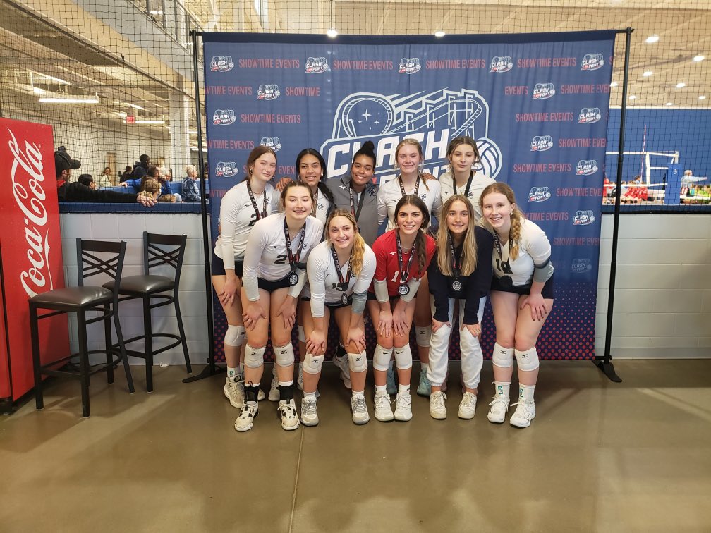 SymariScott13's tweet photo. Clash at Cedar Point Tournament, 5-1 Record throught the weekend, 2nd place in Gold in the 17/18 pool https://t.co/0vOW2aUssw