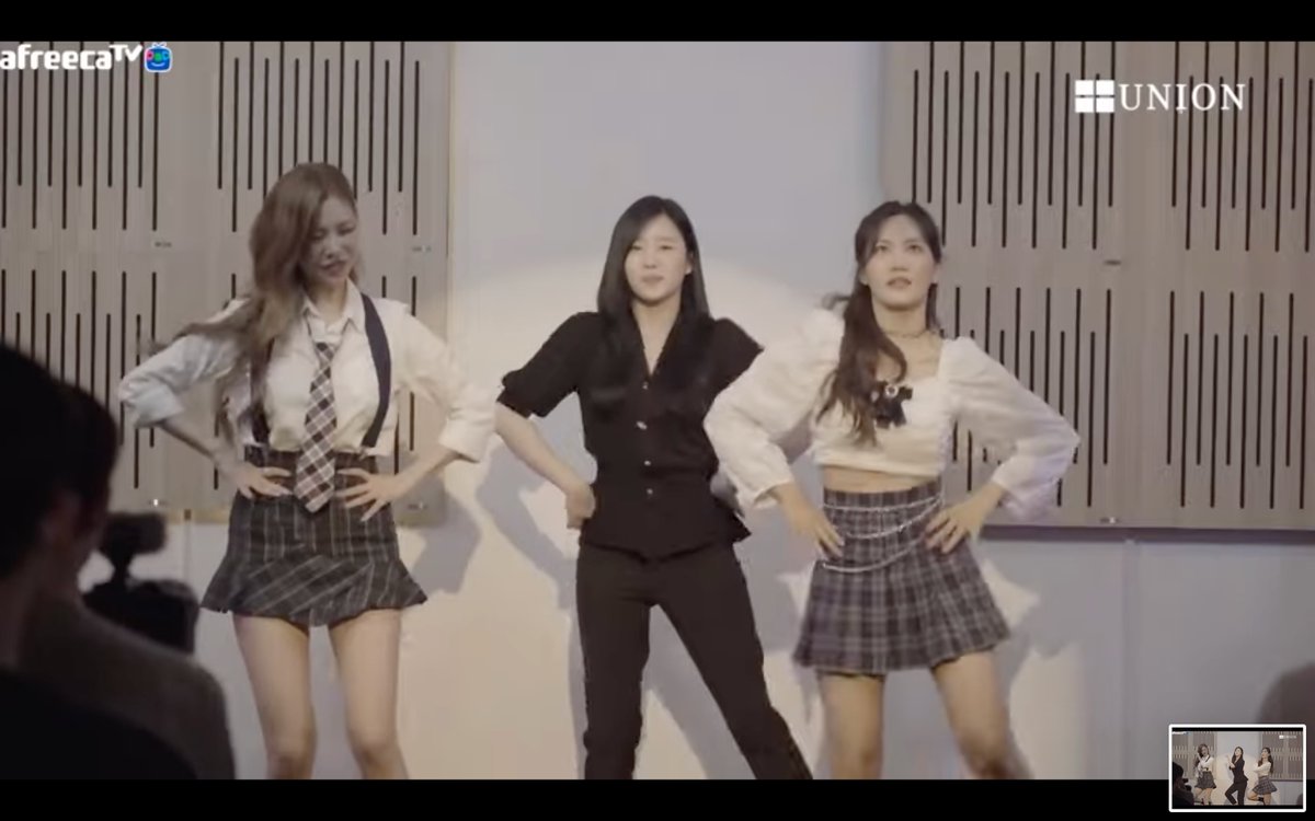 martinpoldma's tweet image. #randomplaydance