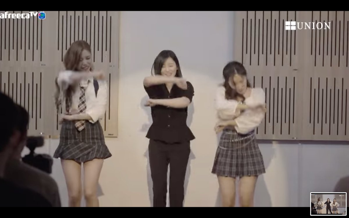 martinpoldma's tweet image. #randomplaydance