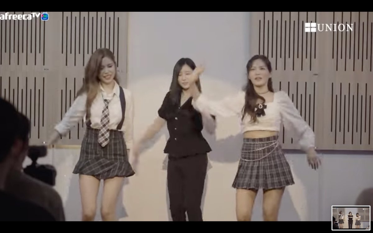 martinpoldma's tweet image. #randomplaydance