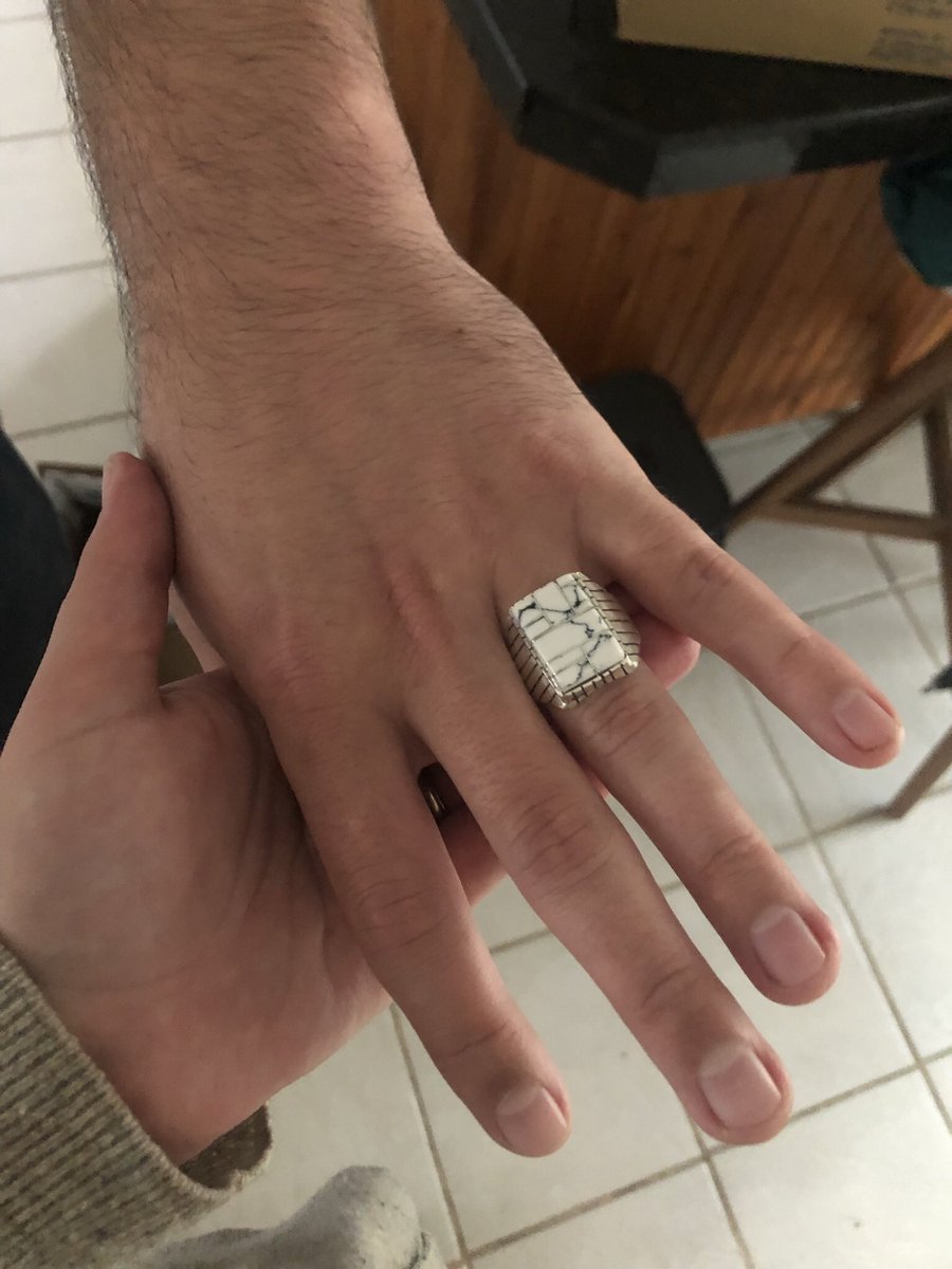 ani_data's tweet image. Dude’s rock