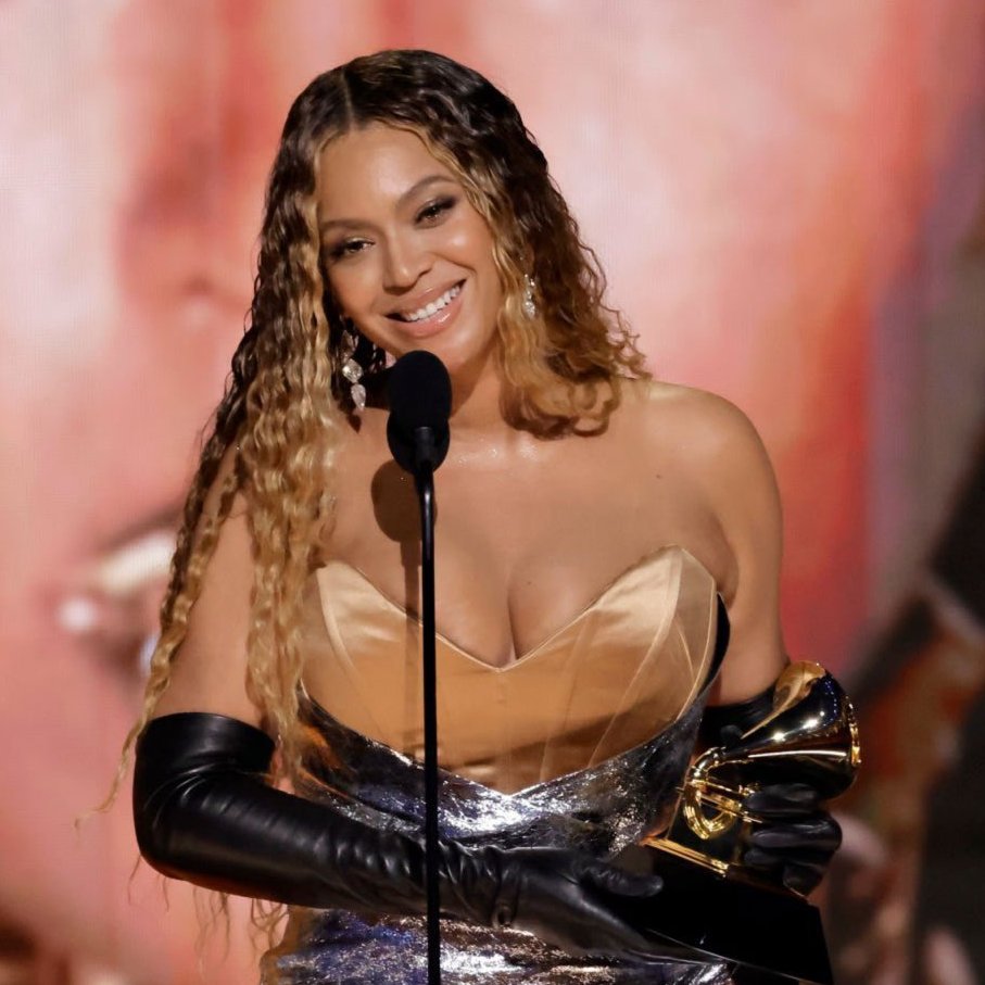 1°                     //                        32° 🥺✨ #GRAMMYs