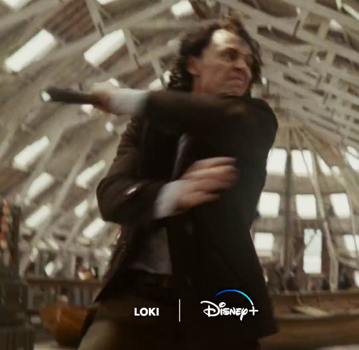 MCUSource's tweet photo. A new look from #Loki Season 2 has been revealed: https://t.co/j7n0LsK2Jb