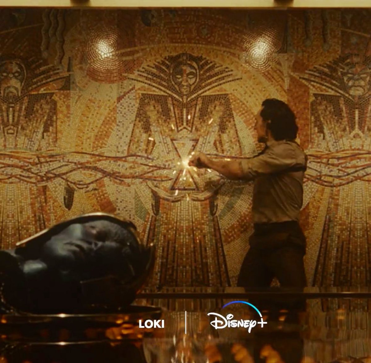 MCUSource's tweet photo. A new look from #Loki Season 2 has been revealed: https://t.co/j7n0LsK2Jb