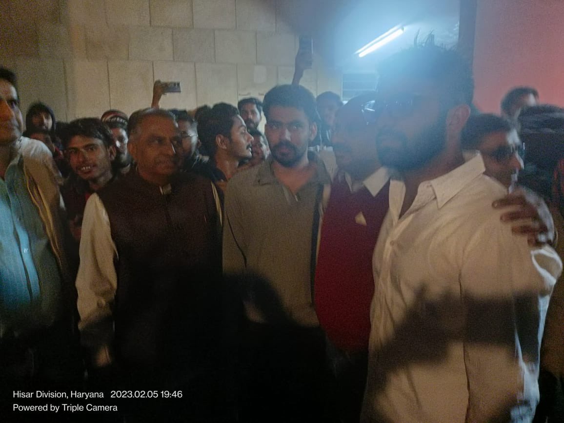 ccshausu's tweet photo. CCSHAU students की सारी माँगें मान ली गयी ।
संघर्ष की विजय हुई॥
जिसने भी इसमें हमारा साथ दिया सभी को तहे दिल से बहुत बहुत धन्यवाद 🙏🏻 https://t.co/sB3uwxKQSS
