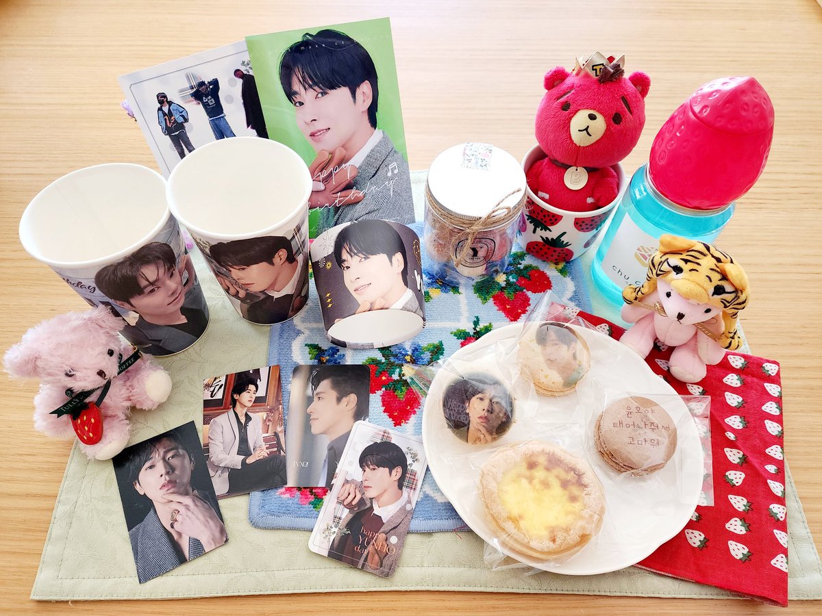 mirerin_0212's tweet photo. ユ��、お誕生日おめでとう❤🎂🍓🎉
いつも明るく謙虚で努力家のユノが大好きです🥰
これからもずっと応援していくからね💕
#HappyBirthdayYunho 
#HAPPYYUNHODAY 
#HappyU_KNOWDay 
#YUNHO
#TOHOSHINKI https://t.co/SDngqPKaA8