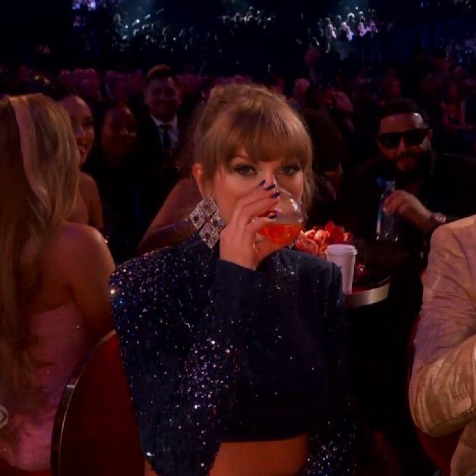 TheSwiftSociety's tweet photo. https://t.co/EJtMkhL5pG